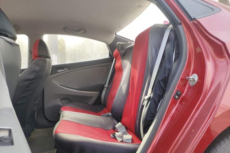 Used Hyundai Verna (older generation) 2014 1.4L Automatic Smart GLS Left Rear Seat