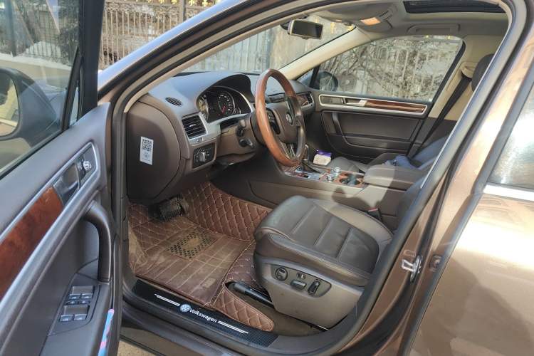 Used Volkswagen Touareg 2015 3.0 TSI Comfort Model