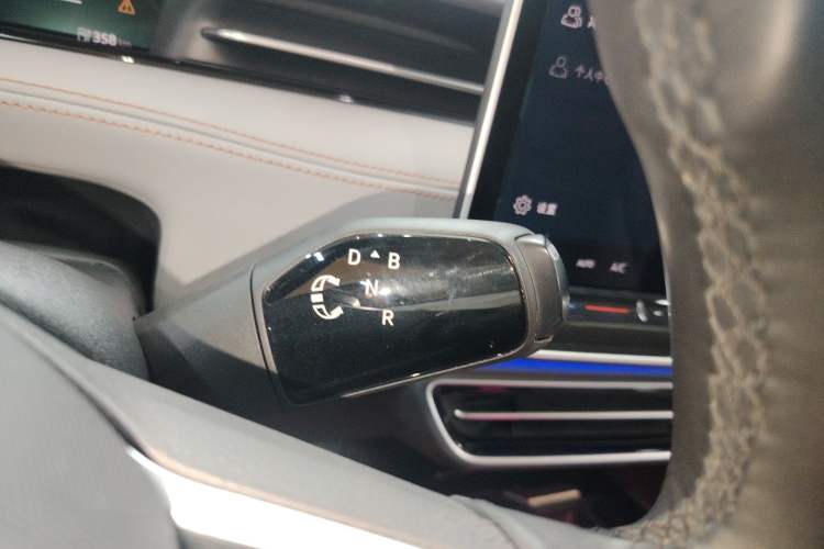 Used Volkswagen ID.7 VIZZION 2024 AIR model Gear Lever