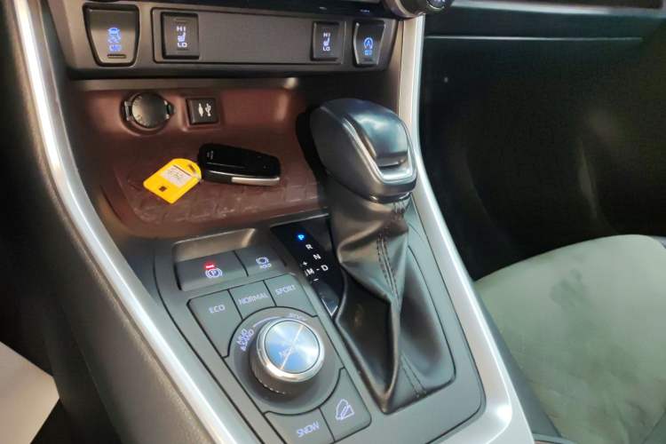 Used Toyota RAV4 2022 2.0L CVT Four-Wheel Drive Premium Edition