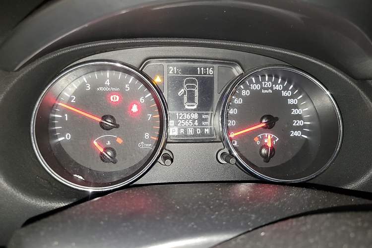 Used Nissan Qashqai 2012 2.0 XL Fire CVT 2WD Odometer Close Up