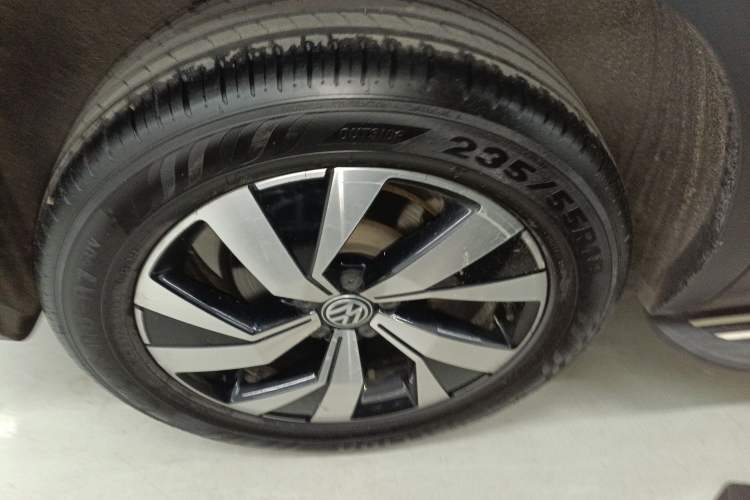 Used Volkswagen Tayron 2019 Teramont Edition 280TSI Two-Wheel Drive Luxury Model China VI Standard Right Rear Wheel Hub