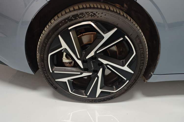 Used Lynk & Co Z10 2025 95 kWh 702 km All-Wheel Drive Intelligent Driving Ultra