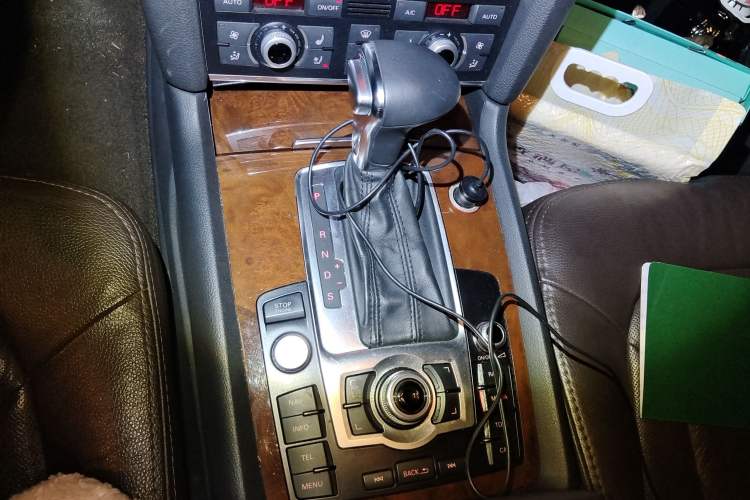 Used Audi Q7 2014 40 TFSI Sport Edition Gear Lever