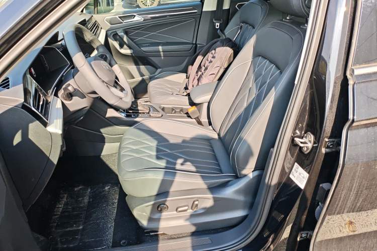 Used Volkswagen Tiguan L New Energy 2023 430 PHEV Plug-in Hybrid Prestige Edition Left Front Seat