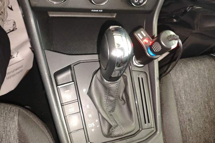 Used Volkswagen Lavida 2019 1.5L Automatic Fashion Edition China VI Gear Lever