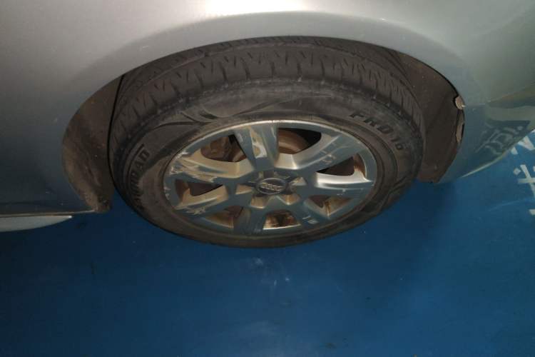 Used Audi A4L 2012 2.0 TFSI automatic Comfort trim level Right Front Wheel Hub