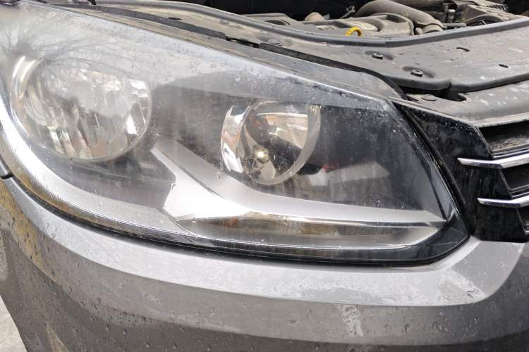 Used Volkswagen Touran 2013 1.4T Manual Comfort Edition 5-Seater Right Front Headlight