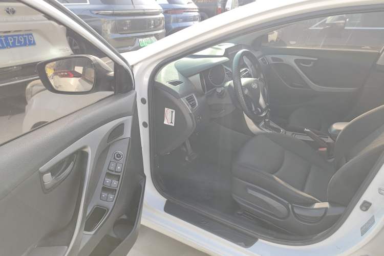 Used Hyundai Elantra (5th Generation / Langdong) 2016 1.6L Automatic Smart Version