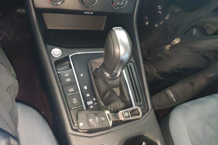 Used Volkswagen Lavida 2023 300TSI DSG Full-Comfort Edition Gear Lever