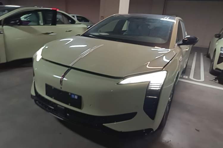 Used Hongqi EH7 2025 690 Smart Selection Edition