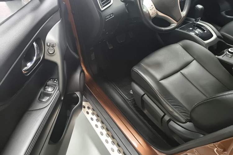 Used Nissan X-Trail 2016 2.0L CVT Smart Enjoyment Version 4WD
