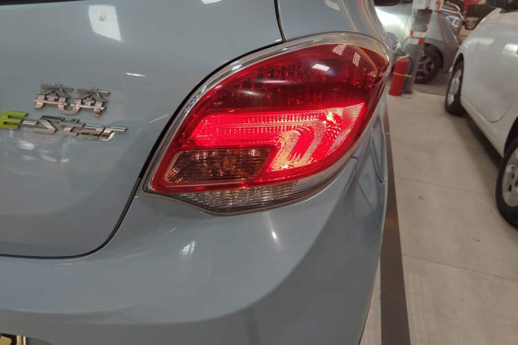 Used CHANGAN OSHAN Benni E-Star 2022 Qingxin Edition Colorful Model Lithium Iron Phosphate Right Rear Taillight