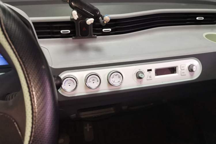 Used Wuling Hongguang MINIEV 2021 Macaron Premium Model – Lithium Iron Phosphate Audio And AC Panel