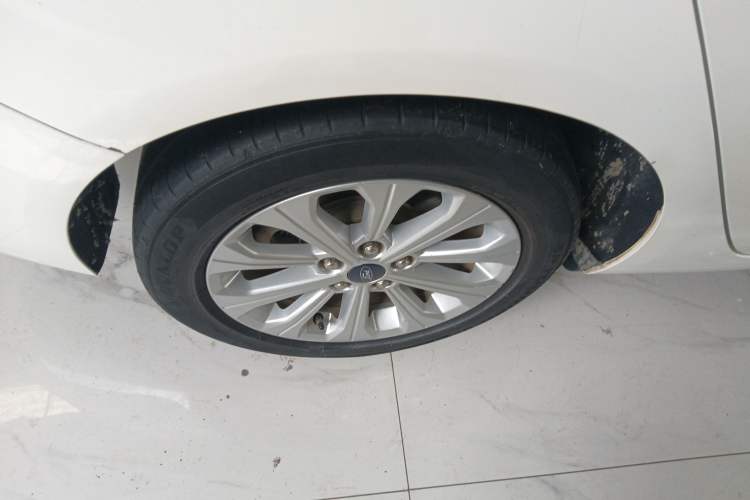 Used Ford Escort 2015 1.5L Automatic Fashion Model Exterior 5