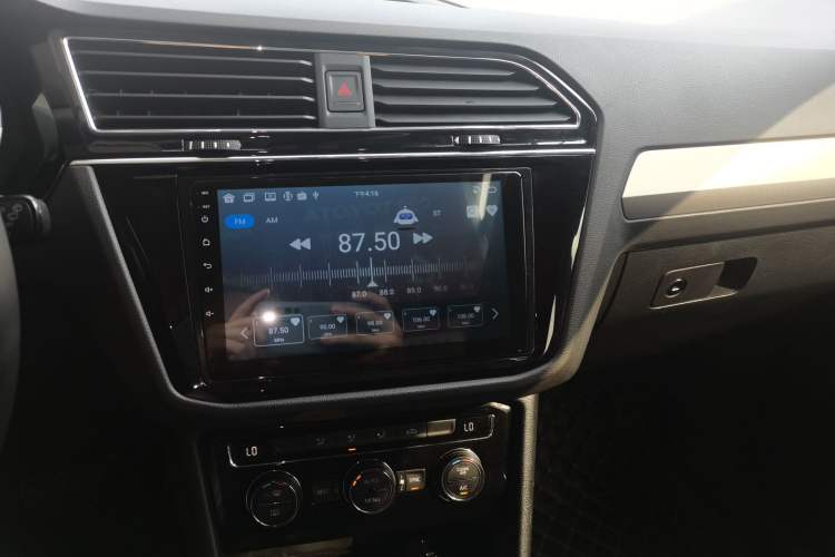 Used Volkswagen Tiguan L 2019 Updated Version 330TSI Automatic Two-Wheel Drive Panoramic Comfort Edition China VI Standard Audio And AC Panel