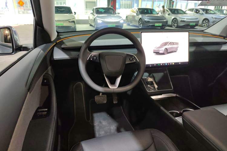 Used Tesla Model Y 2025 Rear-Wheel-Drive Version Steering Wheel