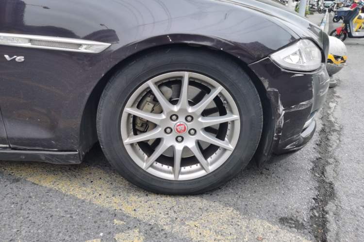 Used Jaguar XJ 2014 XJL 3.0 SC Two-Wheel-Drive Panoramic Business Edition
