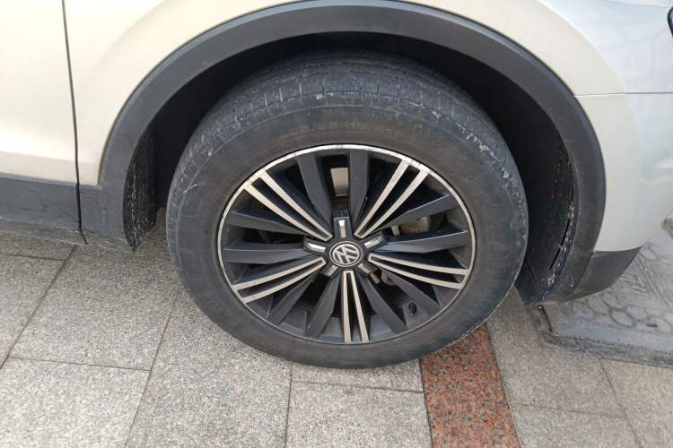 Used Volkswagen Tiguan L 2019 330TSI Automatic Two-Wheel Drive Panoramic Comfort Edition China VI Standard Right Front Wheel Hub