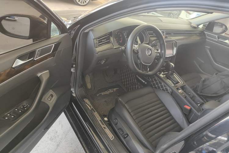 Used Volkswagen Magotan 2019 330TSI DSG Luxury Version China VI Standard Driver Seat