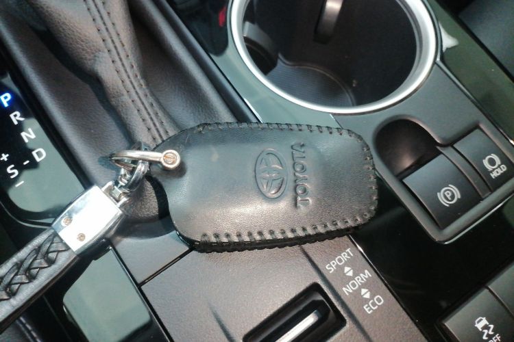 Used Toyota Highlander 2023 2.5L Smart Electric Hybrid Dual-Engine 4x4 Knight Edition 7 Seats Vehicle Key