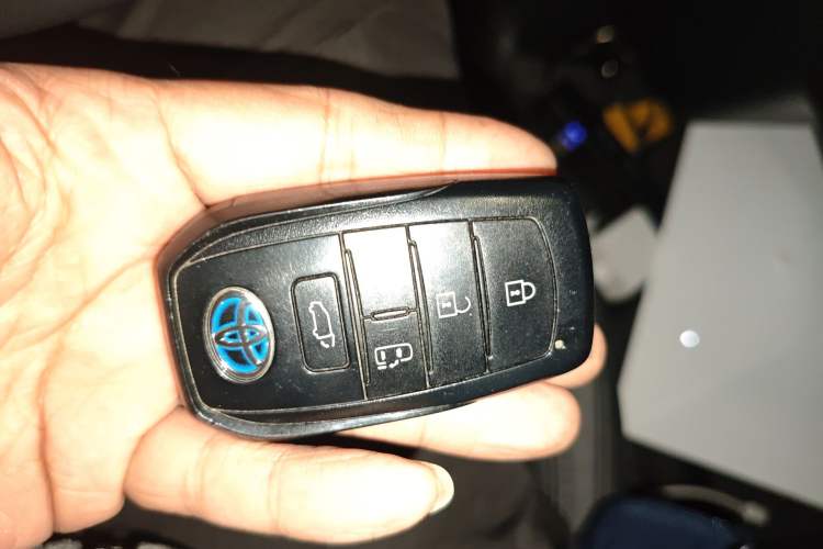 Used Toyota SIENNA 2023 2.5L Hybrid Deluxe Edition Vehicle Key