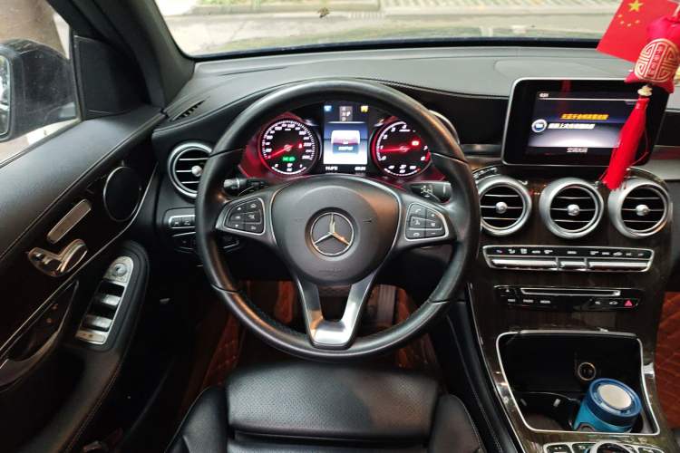 Used Mercedes-Benz GLC 2017 GLC 260 4MATIC Luxury Model Steering Wheel