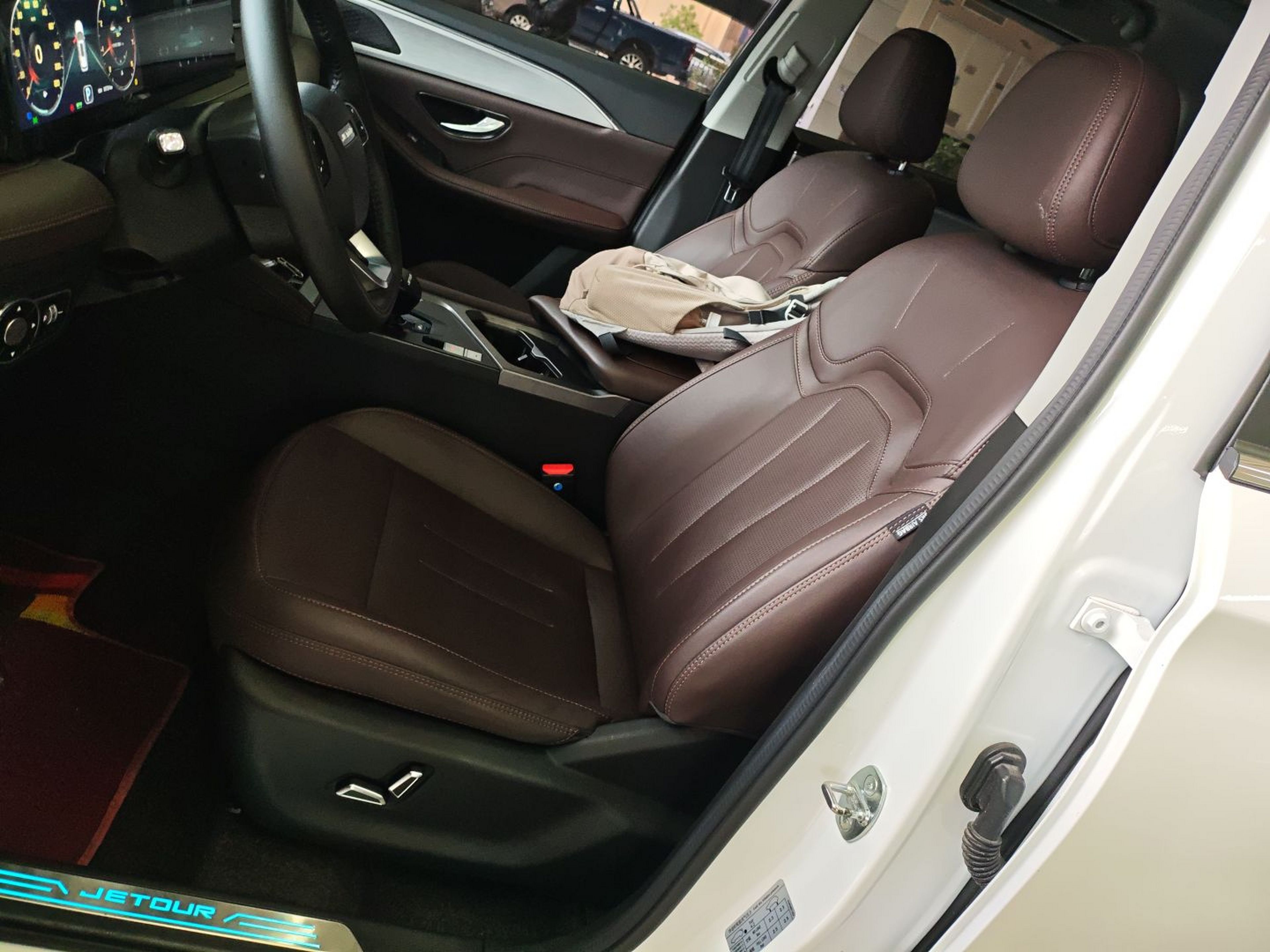 Переднее сиденье в автомобиле