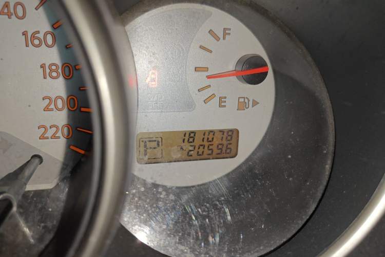 Used Nissan Livina 2010 JINRUI Edition 1.6L Automatic Standard Model Odometer Close Up