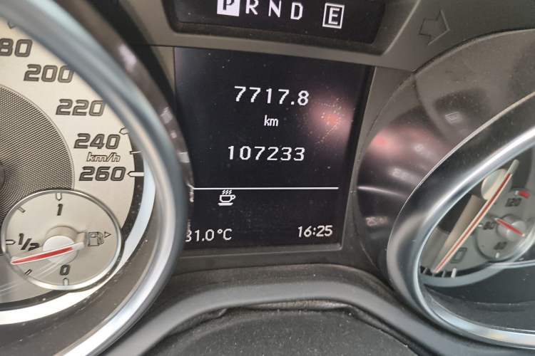 Used Mercedes-Benz SLK-Class 2011 SLK 200 Luxury Sports Model
