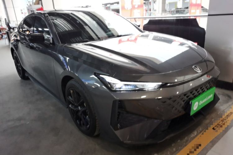 Used CHANGAN UNI-V 2024 1.5T Prestige Edition Front Right 45 Deg