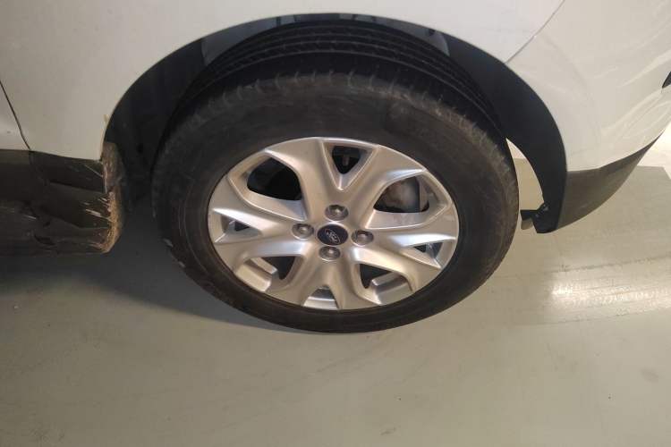 Used Ford EcoSport 2013 1.5L Automatic Fashion Model Right Front Wheel Hub