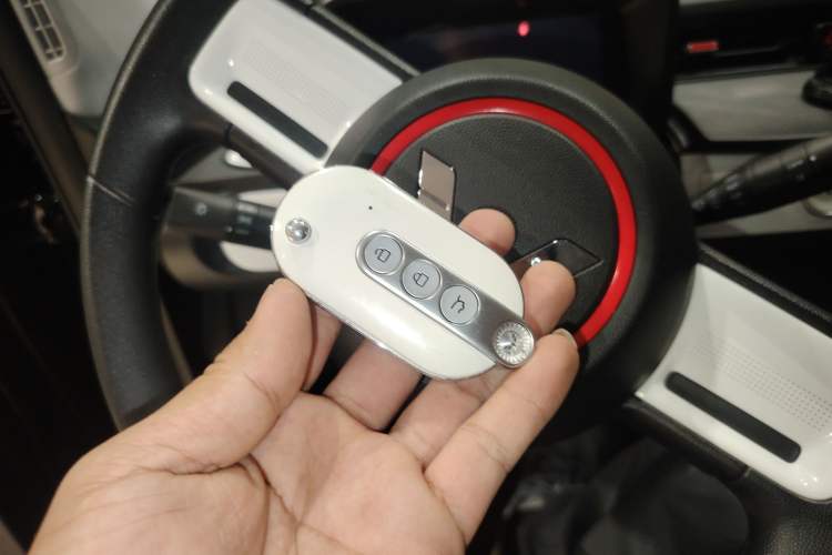 Used Wuling Hongguang MINIEV 2022 GAMEBOY 200km Gaming Edition with Lithium Iron Phosphate Vehicle Key