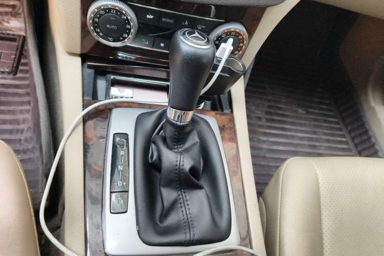 Used Mercedes-Benz C-Class 2010 C 200 CGI Elegance Model Gear Lever