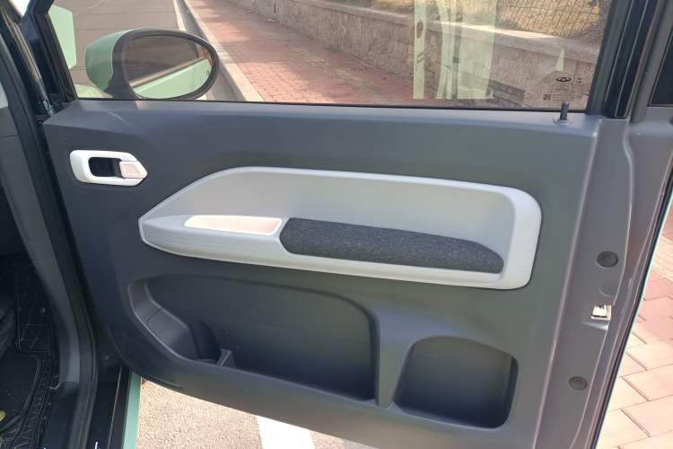 Used Chery New Energy QQ Ice Cream 2022 170km Sundae Phosphate Lithium-Ion
