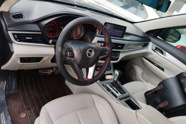 Used Hanteng X5 2018 1.5T CVT Luxury Edition Center Console