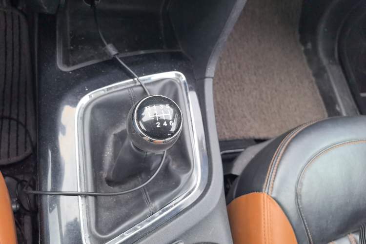 Used Soueast DX7 2015 1.5T Manual Luxury Model Gear Lever