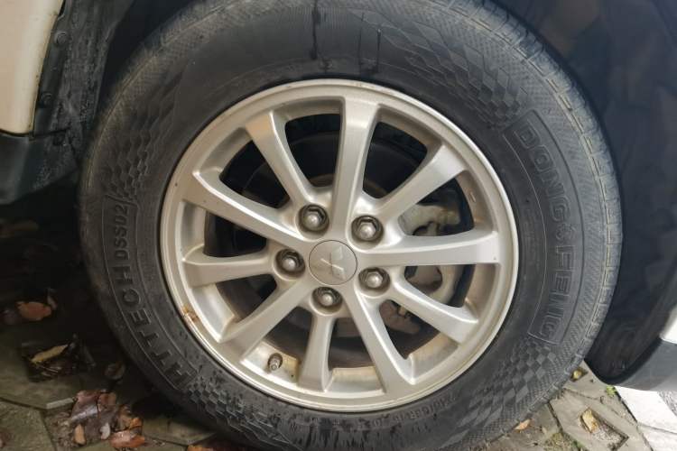 Used Mitsubishi ASX 2013 2.0L CVT Two-Wheel Drive Elite Edition Right Front Wheel Hub
