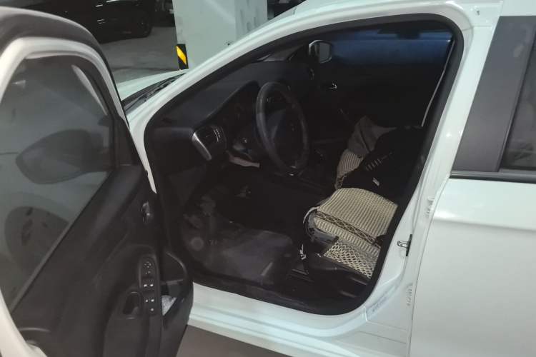 Used Peugeot 301 2014 1.6L Manual Comfort Edition
