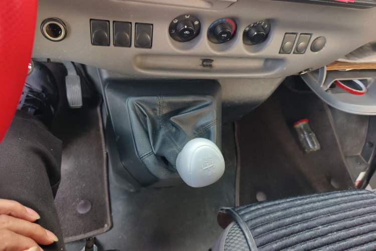 Used JMC Transit 2017 2.8T Commercial Version Short Wheelbase Mid-Roof 6/7/8-Seater JX493
