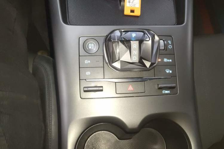 Used BYD Qin PLUS 2025 DM-i Smart Drive 55KM Leading Model Gear Lever