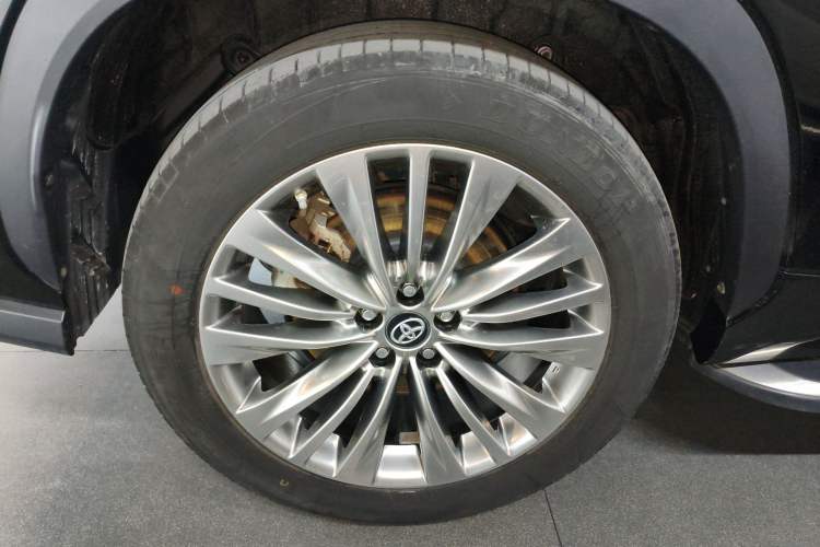 Used Toyota Highlander 2022 Dual-Engine 2.5L Two-Wheel Drive Prestige Edition 7-Seater Right Rear Wheel Hub