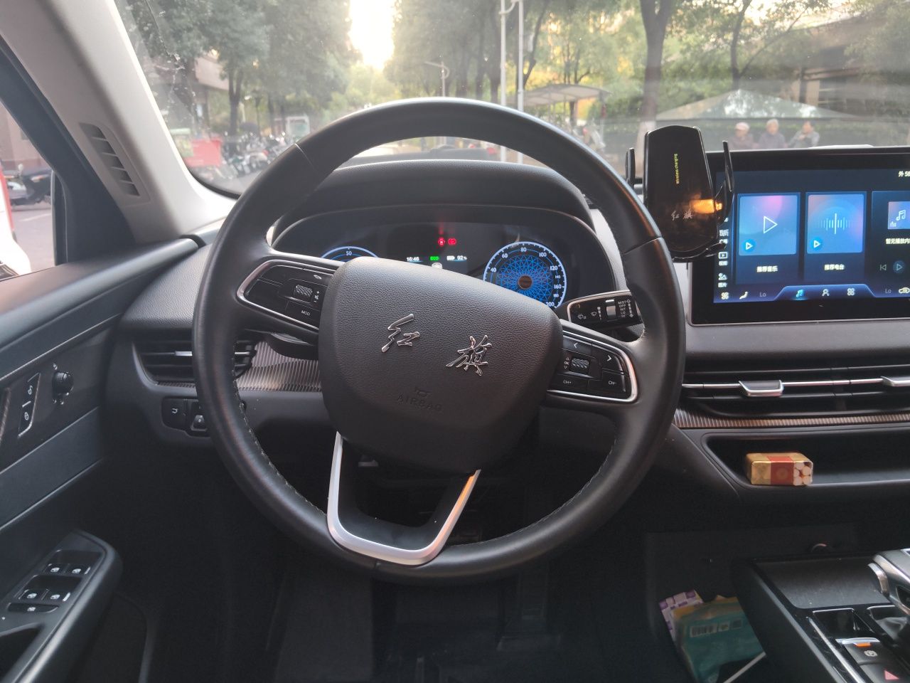 Hongqi E-QM5 2023 Revised Version Basic Travel Edition — снимка 10