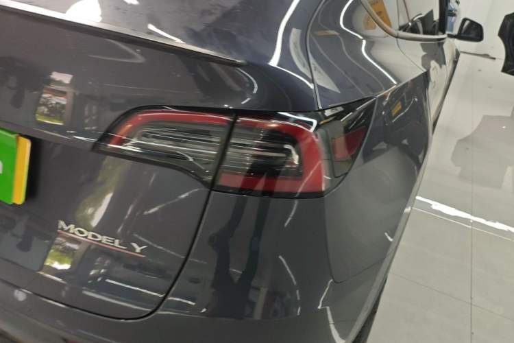 Used Tesla Model Y 2021 Performance High-Performance All-Wheel-Drive Version Right Rear Taillight