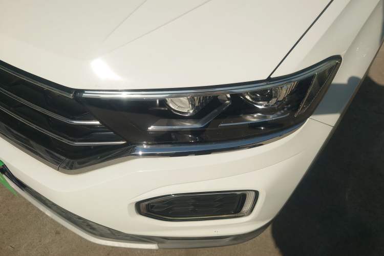 Used Volkswagen T-ROC 2018 280TSI DSG Two-Wheel Drive Advanced Version China V Emission Standard