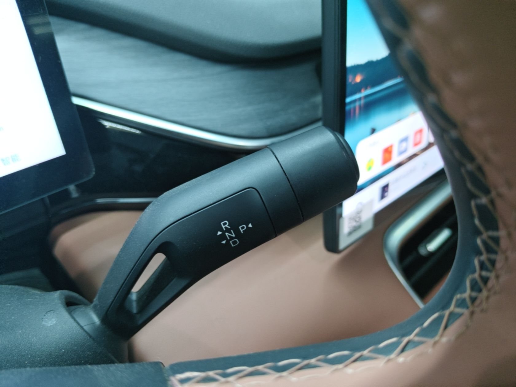 Geely Galaxy L6 2025 EM-i 140km Explorer+ Edition — снимка 16