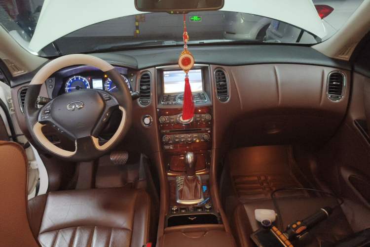 Used Infiniti QX50 2013 2.5L Two-Wheel-Drive Elegant Edition
