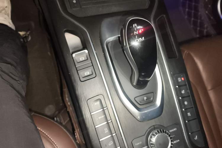 Used Wey VV6 2021 2.0T Two-Wheel Drive Smart Plus