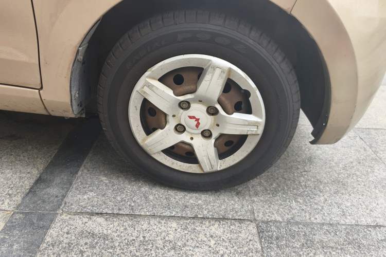 Used Wuling Hongguang 2014 1.5L Base Version Right Front Wheel Hub