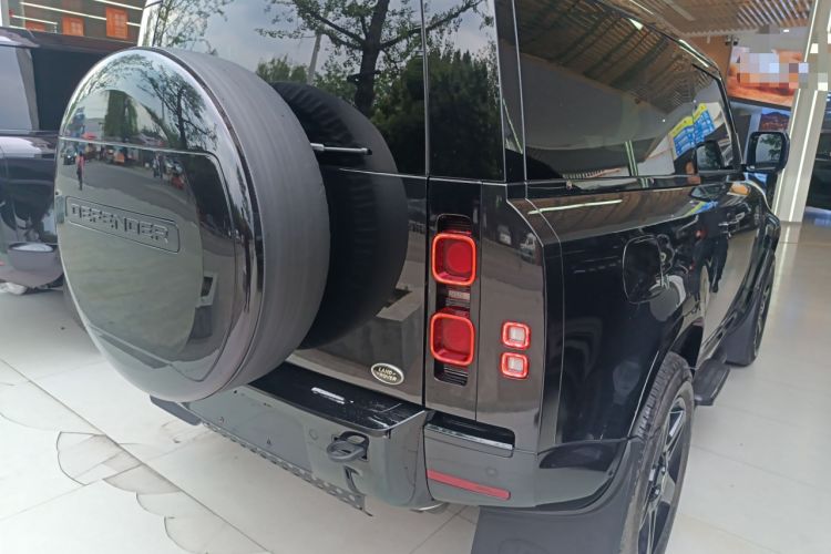 Used Land Rover Defender 2023 90 2.0T P300 SE
